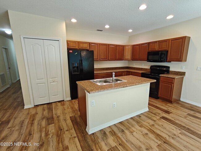 Building Photo - 223 Osprey Marsh Ln