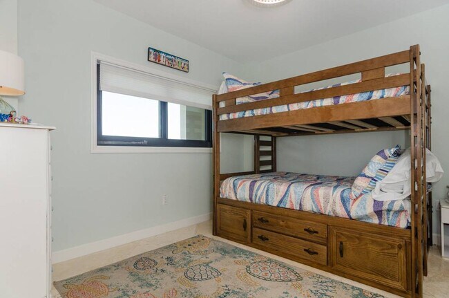 Building Photo - 2400 N Lumina Ave