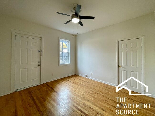 Building Photo - 2223 N Hoyne Ave