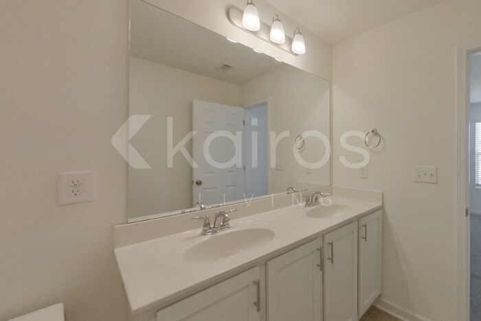 Building Photo - 226 Long Is Dr