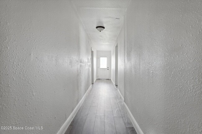Building Photo - 2262 Monroe St