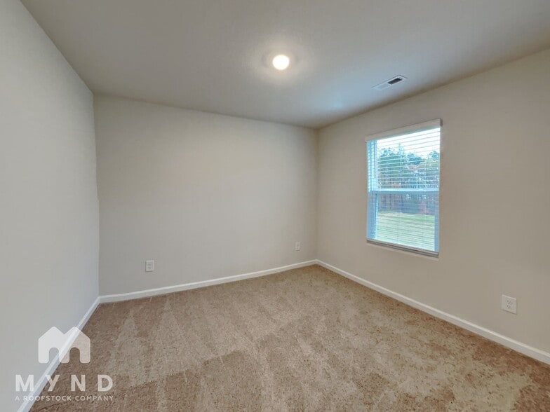 Building Photo - 283 New Villas St