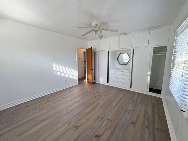 Building Photo - Charming Home