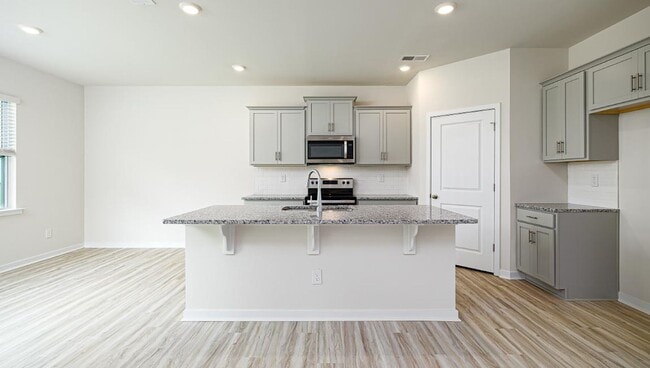 Building Photo - Modern 3-Bedroom Home in Community with Po...
