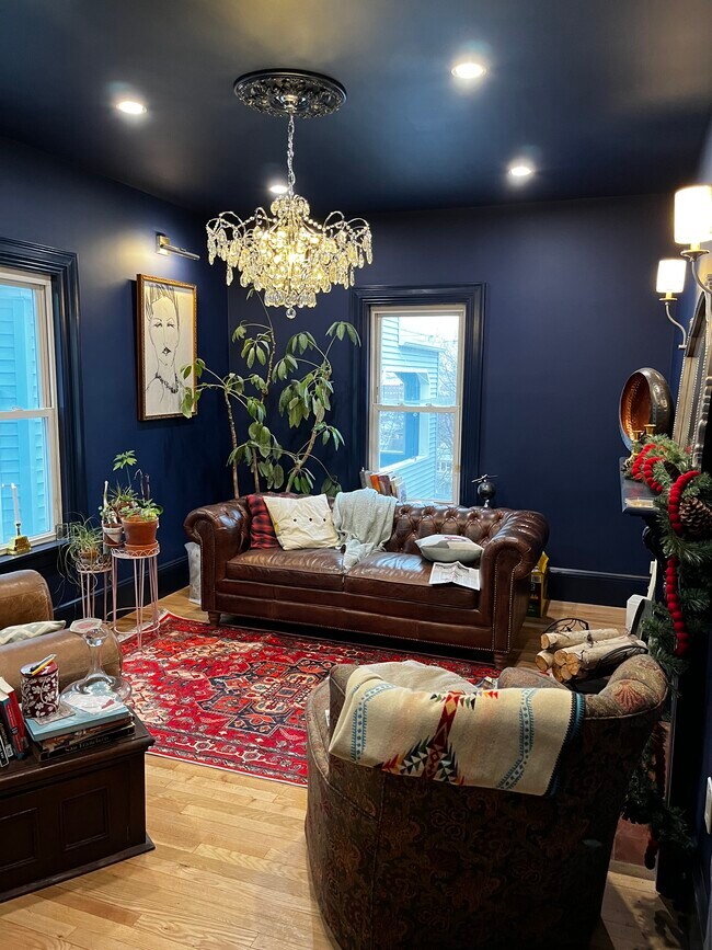 Blue Room - 90 Franklin Ave