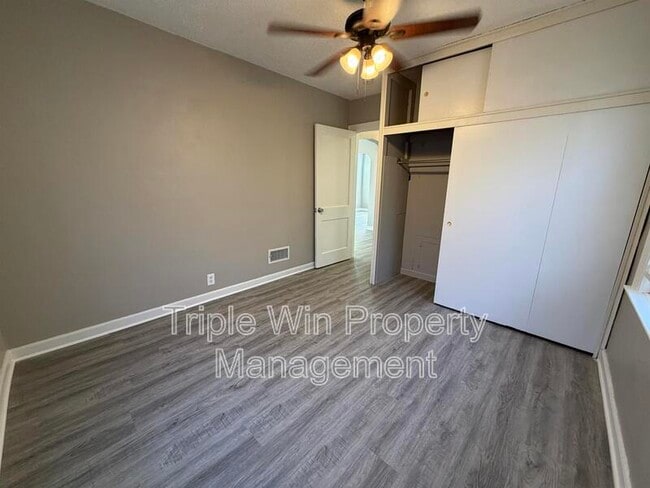 Building Photo - 3915 Itaska St