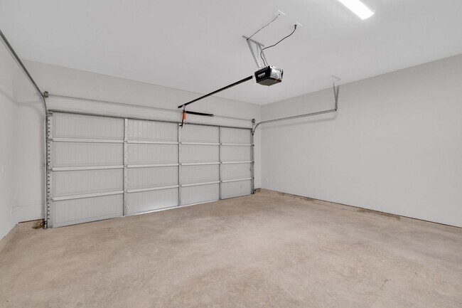 Building Photo - Beautiful 4 Bedroom New Construction Luxur...