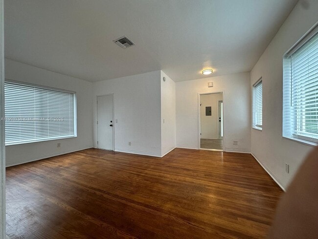 Building Photo - 1567 S Le Jeune Rd