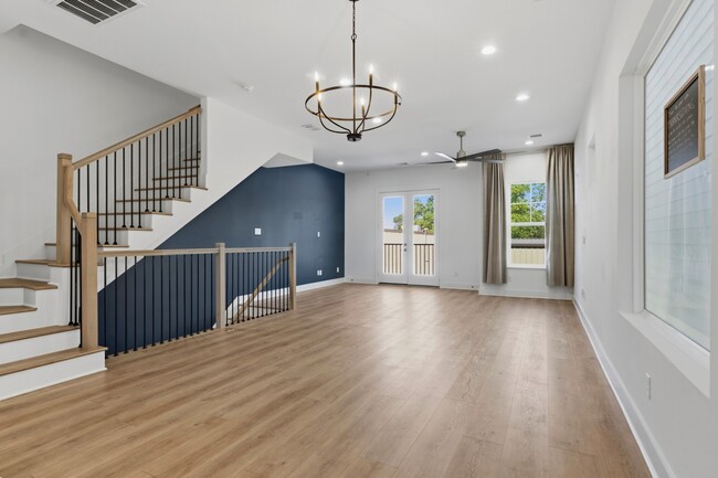 Building Photo - 2806 Versailles Oak Ln