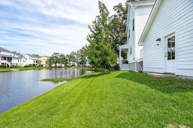 Building Photo - Waterfront Living in Stone view – 3BR Home...
