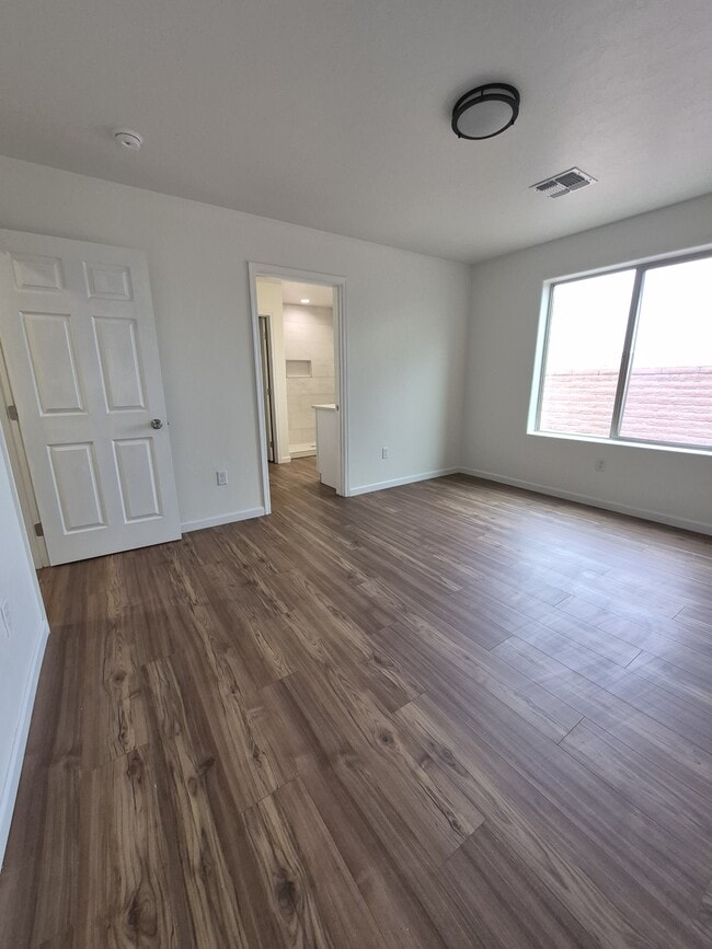 Building Photo - 299 N Hasman Dr