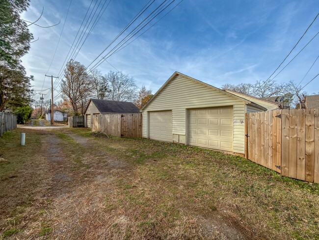 Building Photo - 1021 S 25th St