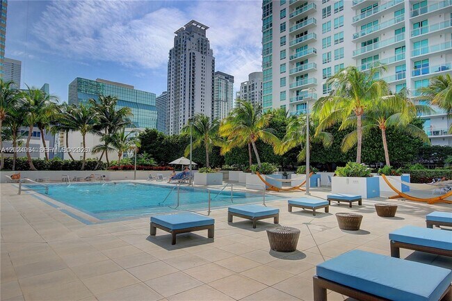 Building Photo - 950 Brickell Bay Dr