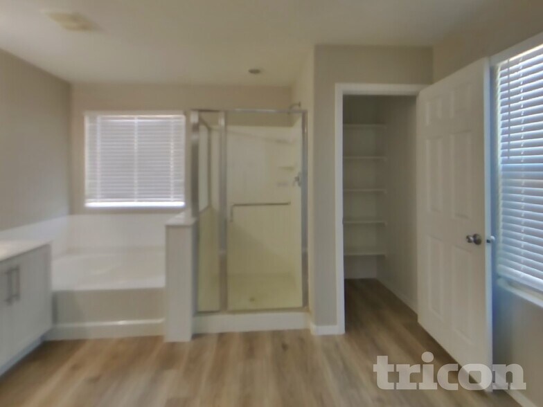 Building Photo - 4122 W Federal Way