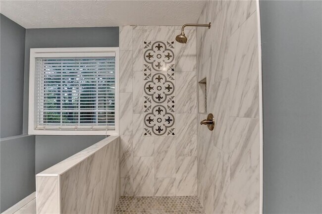 Building Photo - 310 Andrew Ridge Dr