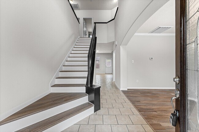 Building Photo - 135 S Spinning Wheel Cir