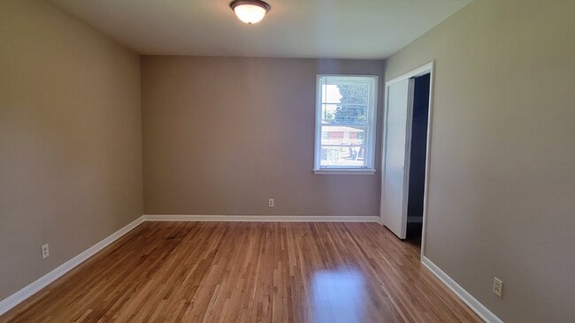 Building Photo - 6408 Robinhood Ln NW