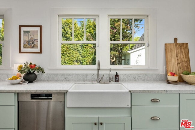 Building Photo - 234 N Ridgewood Pl