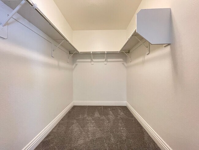 Building Photo - Beautiful 4-Bedroom Home with Den in Mountain’s Edge