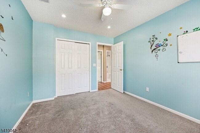 Building Photo - 1075 Ash Dr