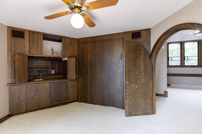 Building Photo - 1240 E Donges Ct