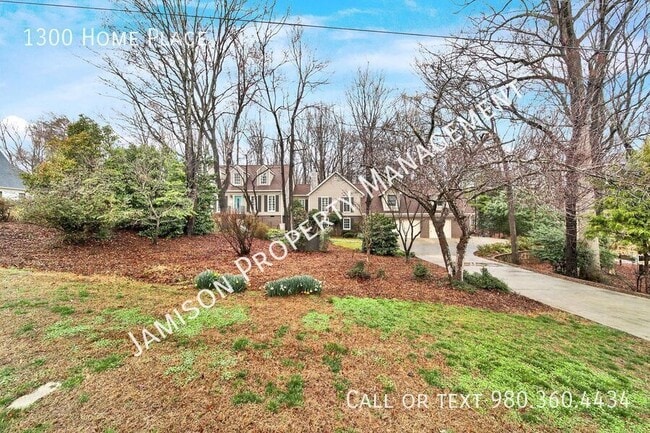 Building Photo - 1300 Home Pl