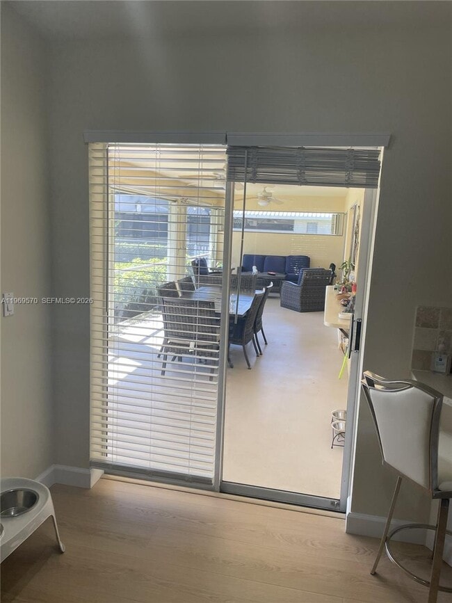 Building Photo - 1402 SE 1st Terrace