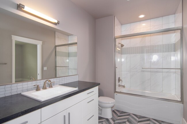 Building Photo - Liberty Lake Stonehill Luxury Condo in the...