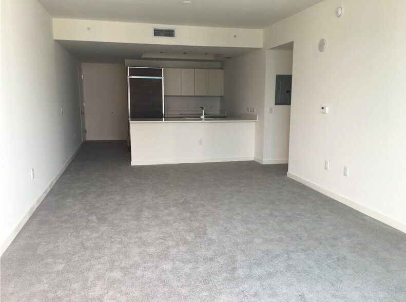 Building Photo - 1100 S Miami Ave