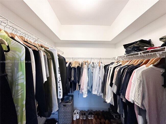 Building Photo - 951 Brickell Ave