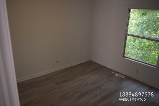 Building Photo - 715 23rd St NW