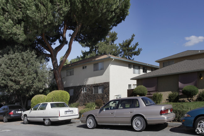Building Photo - 1122 Oakmont Dr
