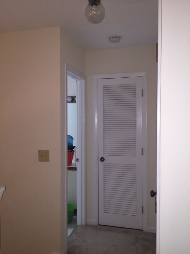 Building Photo - Modern 3BR Condo in Finley Forest – Prime Chapel Hill Location near UNC & RTP