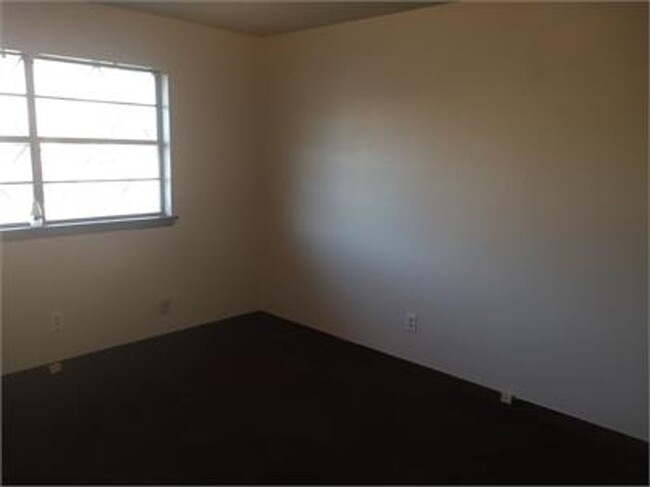 Building Photo - Beautiful duplex in Moore for rent!