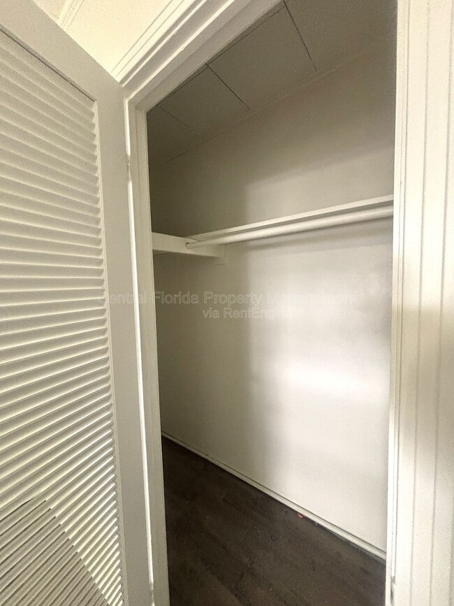 Building Photo - 842 Lake Ave