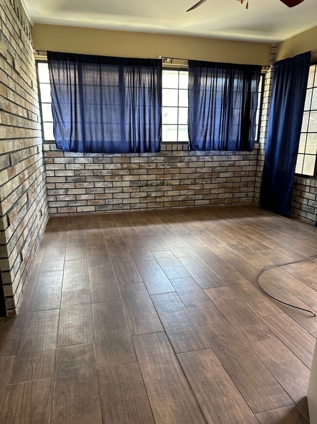 Building Photo - 2729 Palmer Dr