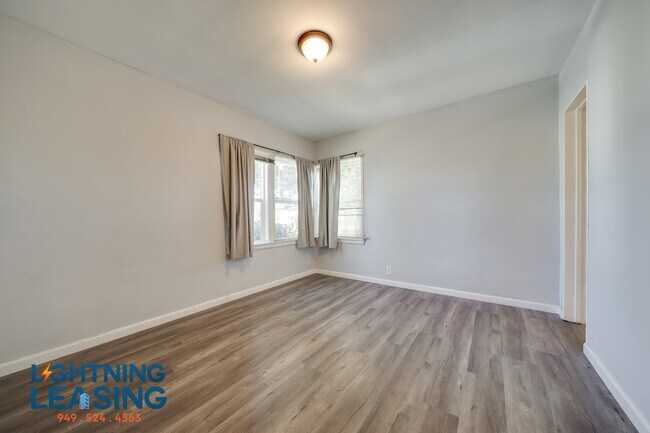 Building Photo - 6415 S Van Ness Ave