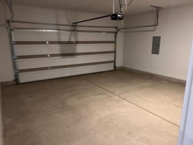 Building Photo - 4 bed 2 bath home in Somerville built in 2023