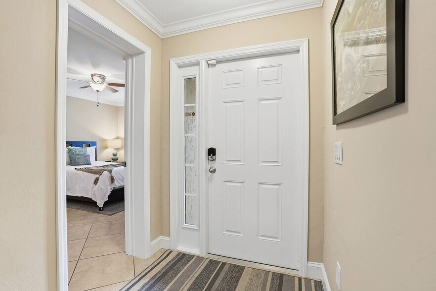 Building Photo - 660 100th Ave N