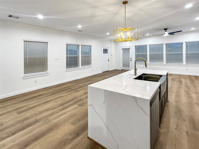 Building Photo - 6004 Bacher St