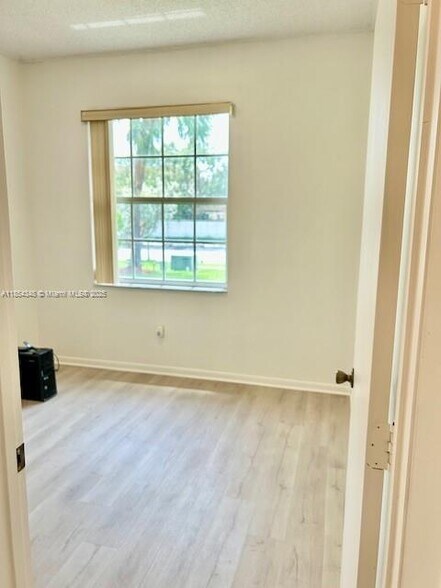 Building Photo - 670 NW 154th Ave