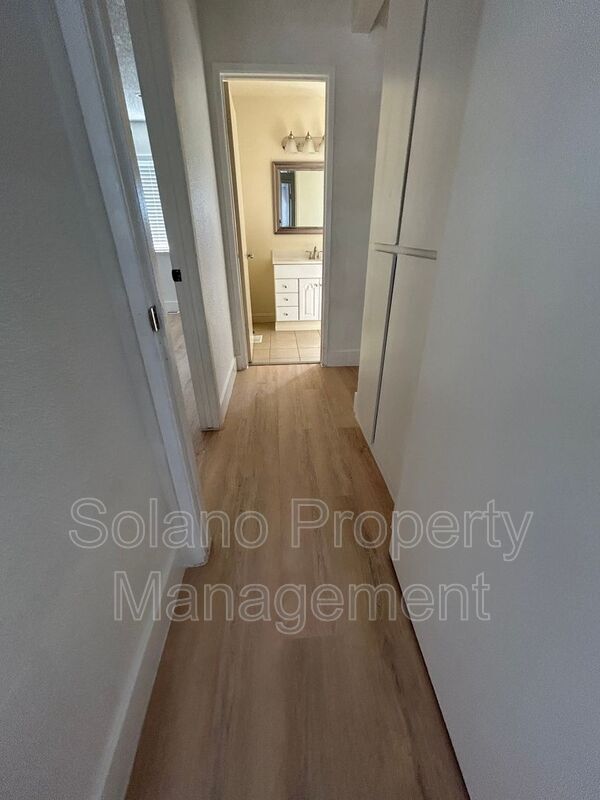 Building Photo - 1970 Grande Cir