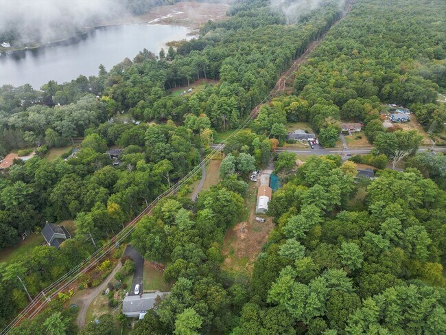 Building Photo - 123 Pond St