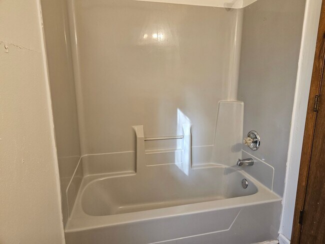 Building Photo - 521-523 Canal St