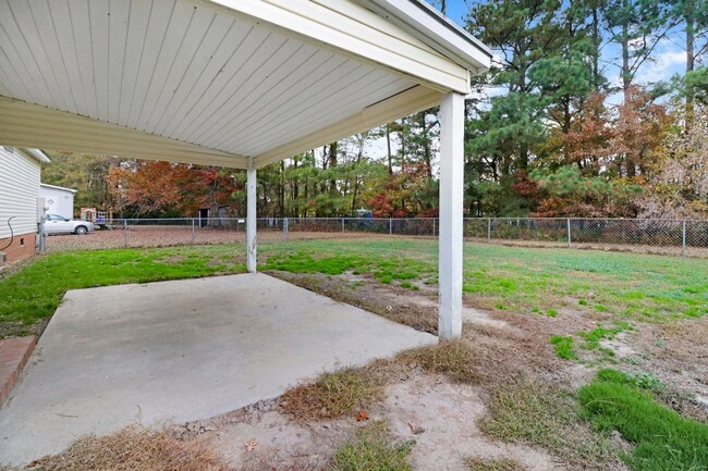 Building Photo - Fresh & Clean! 3 BR, 2 BA Home w/ Carport ...