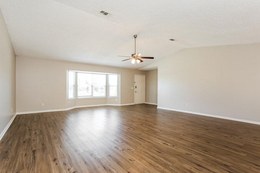 Building Photo - 2423 Scanlon Dr
