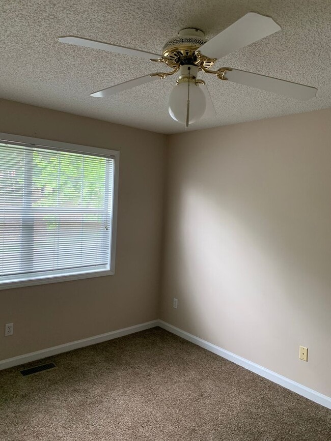 Building Photo - Briarwood West - 1/2 OFF FIRSTS MONTHS RENT WITH 12M LEASE!