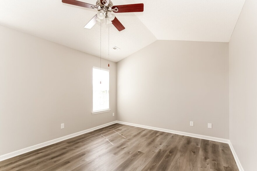 Building Photo - 6116 Red Clover Ln