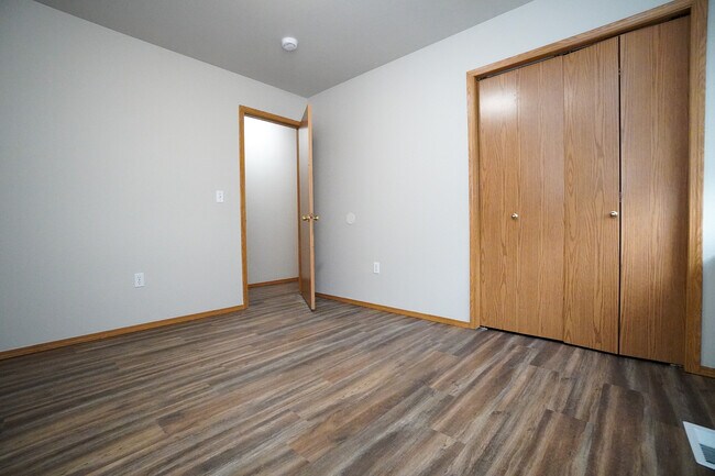 Building Photo - 79 E 2nd St N