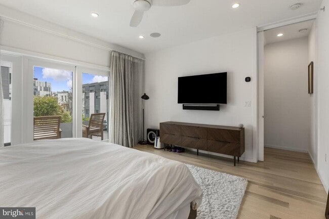 Building Photo - 1108 N Bodine St